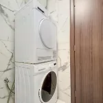 아파트 A Stylish 1br In ,central With Wifi And Ac By 360 Estates 그지라