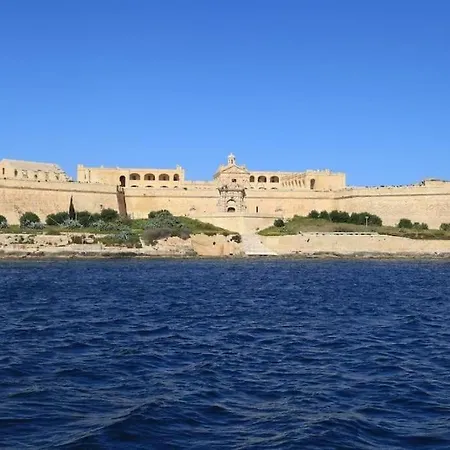 Appartement A Stylish 1br In ,central With Wifi And Ac By 360 Estates